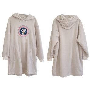 Berkshire Blanket & Home Co. Peanuts Hooded Lounger Snoopy, off white